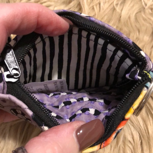 NWOT ARTSY WALLET/KEYCHAIN ! (A369) - Picture 3 of 3